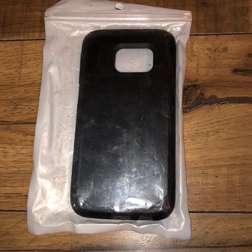 N.I.P SAMSUNG GALAXY S7 BLACK PHONE CASE